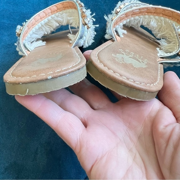 CAMEL TOES FRINGE EMBELLISHED TOE SANDALS SIZE 7 TAN - Picture 6 of 8